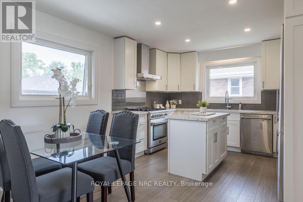 












76 SECOND STREET

,
Welland (Lincoln/Crowland),




Ontario
L3B4T6

