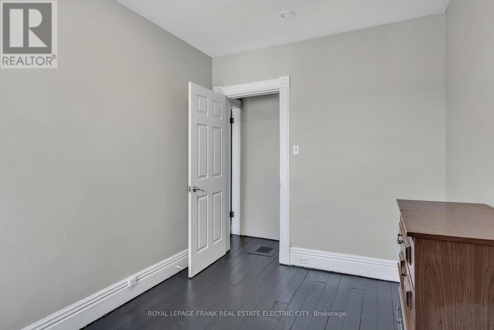 












617 AYLMER STREET N

,
Peterborough Central (North),




Ontario
K9H3X2

