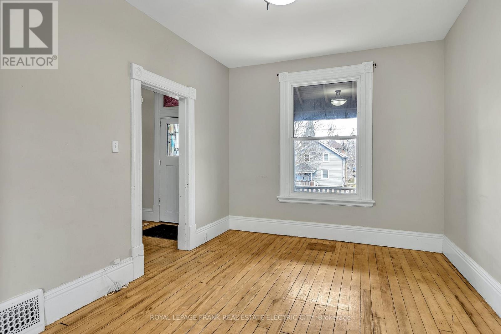 












617 AYLMER STREET N

,
Peterborough Central (North),




Ontario
K9H3X2

