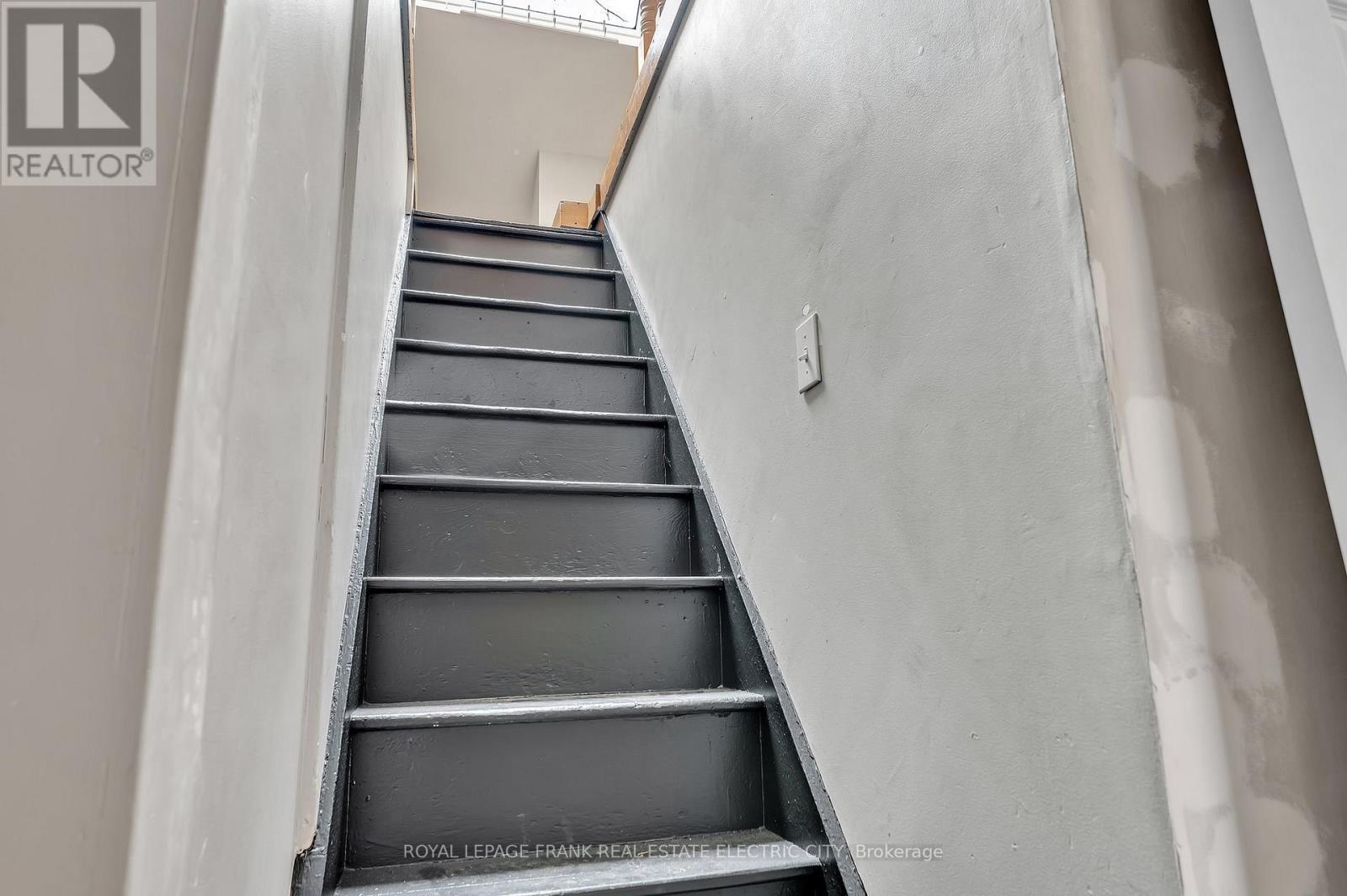 












617 AYLMER STREET N

,
Peterborough Central (North),




Ontario
K9H3X2

