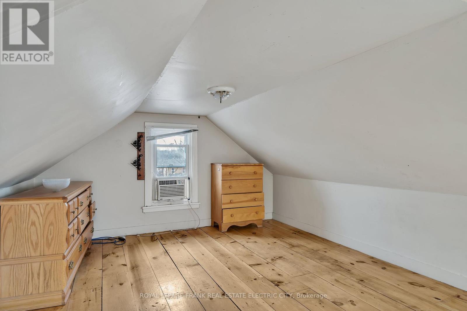 












617 AYLMER STREET N

,
Peterborough Central (North),




Ontario
K9H3X2

