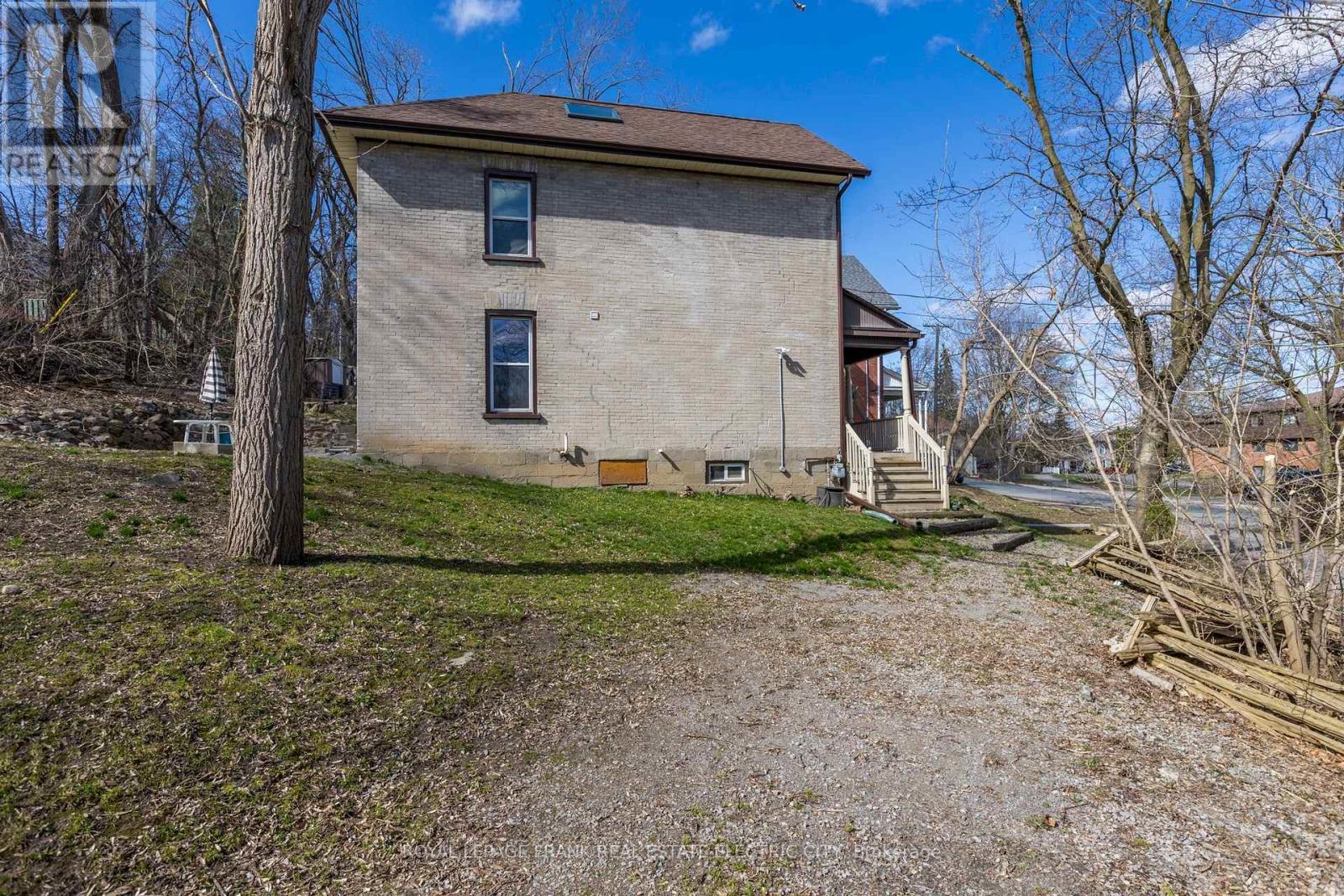 












617 AYLMER STREET N

,
Peterborough Central (North),




Ontario
K9H3X2

