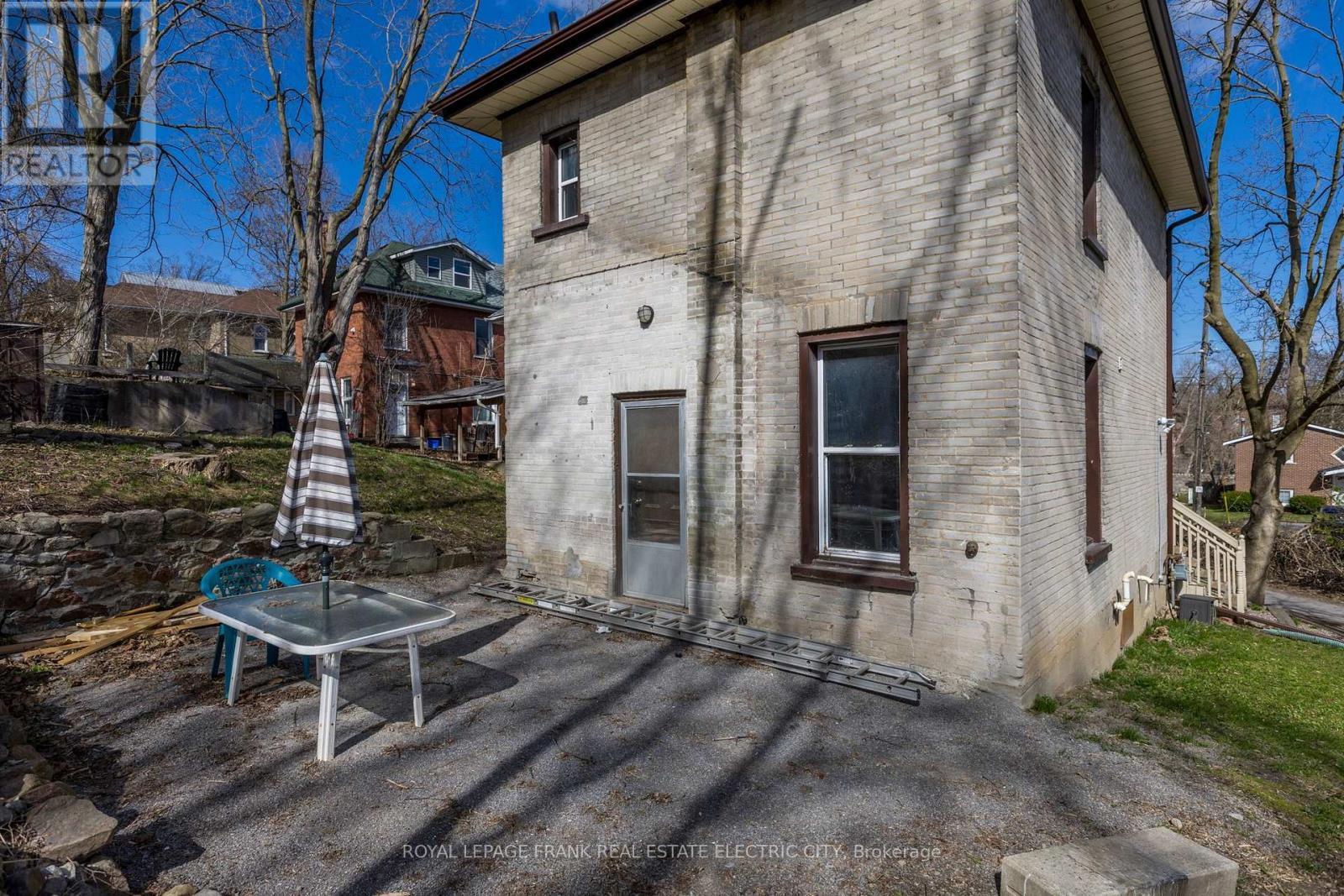 












617 AYLMER STREET N

,
Peterborough Central (North),




Ontario
K9H3X2

