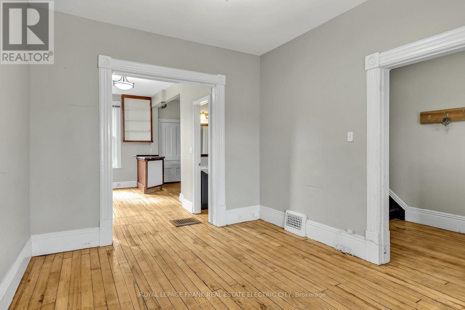 












617 AYLMER STREET N

,
Peterborough Central (North),




Ontario
K9H3X2

