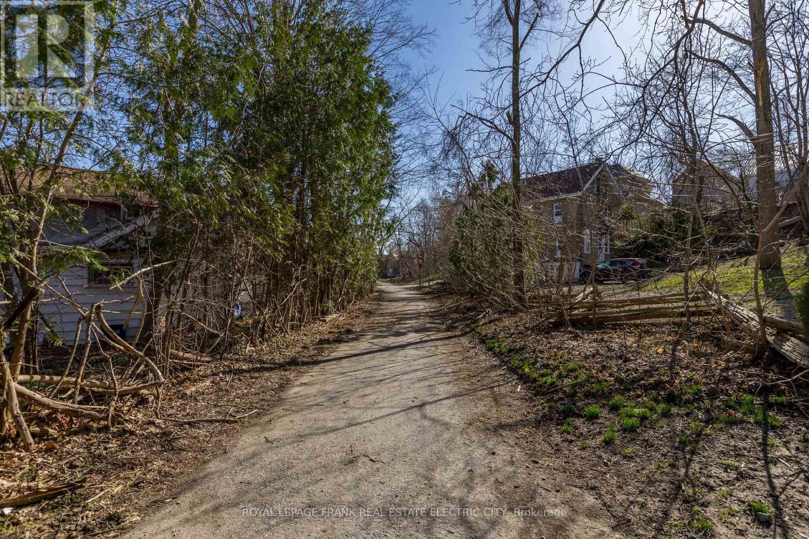 












617 AYLMER STREET N

,
Peterborough Central (North),




Ontario
K9H3X2


