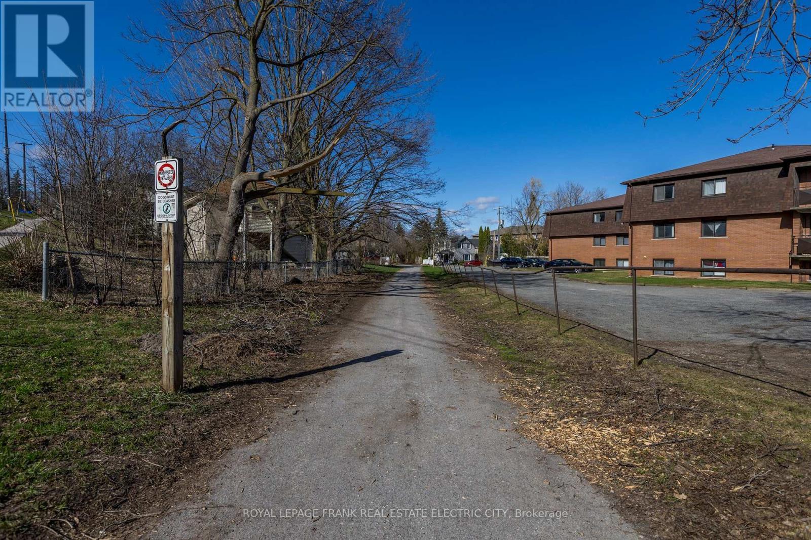 












617 AYLMER STREET N

,
Peterborough Central (North),




Ontario
K9H3X2

