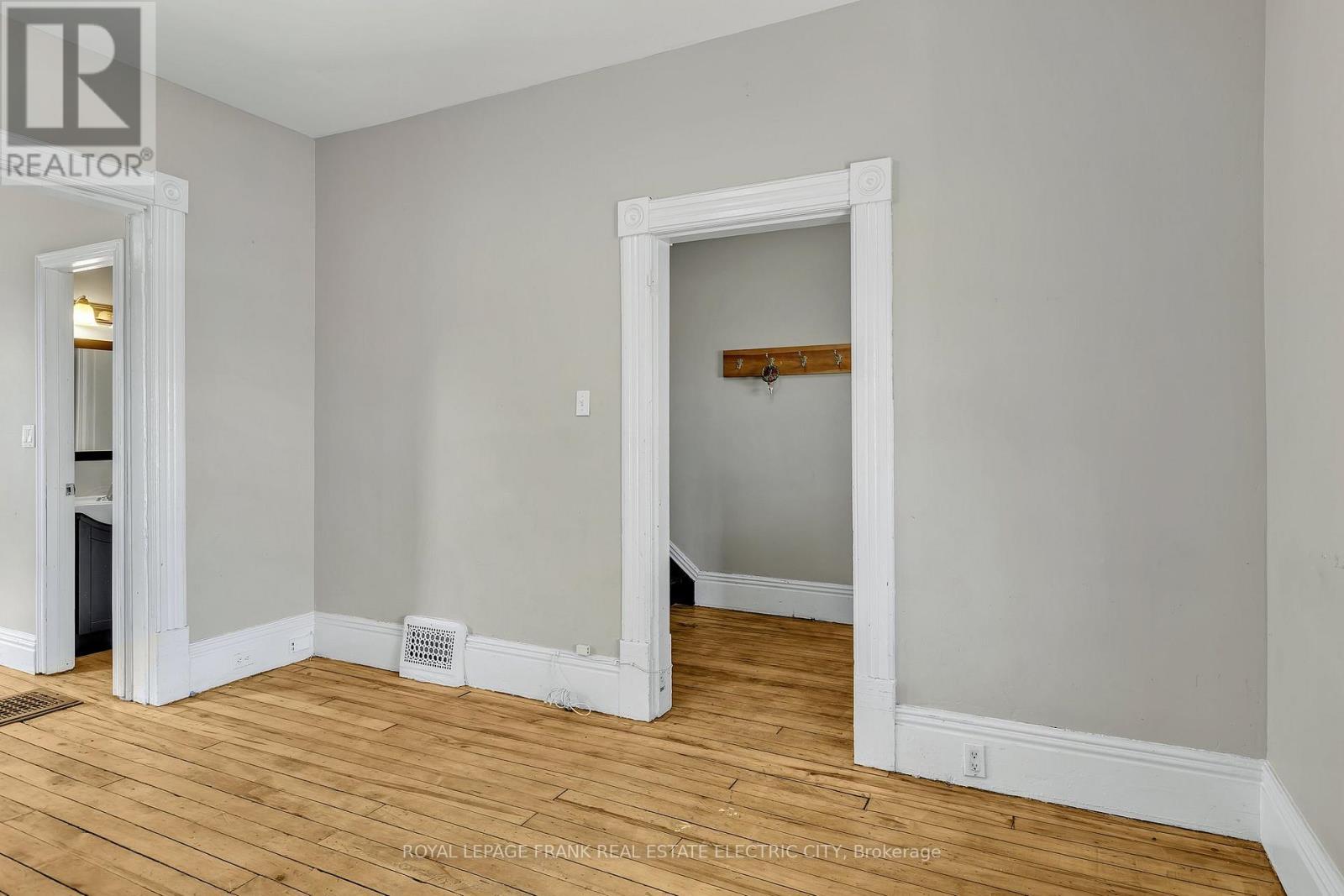 












617 AYLMER STREET N

,
Peterborough Central (North),




Ontario
K9H3X2

