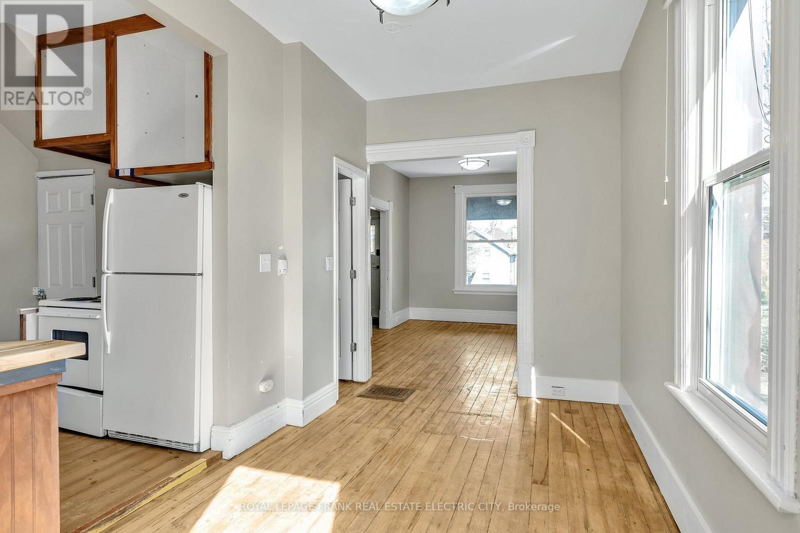 












617 AYLMER STREET N

,
Peterborough Central (North),




Ontario
K9H3X2

