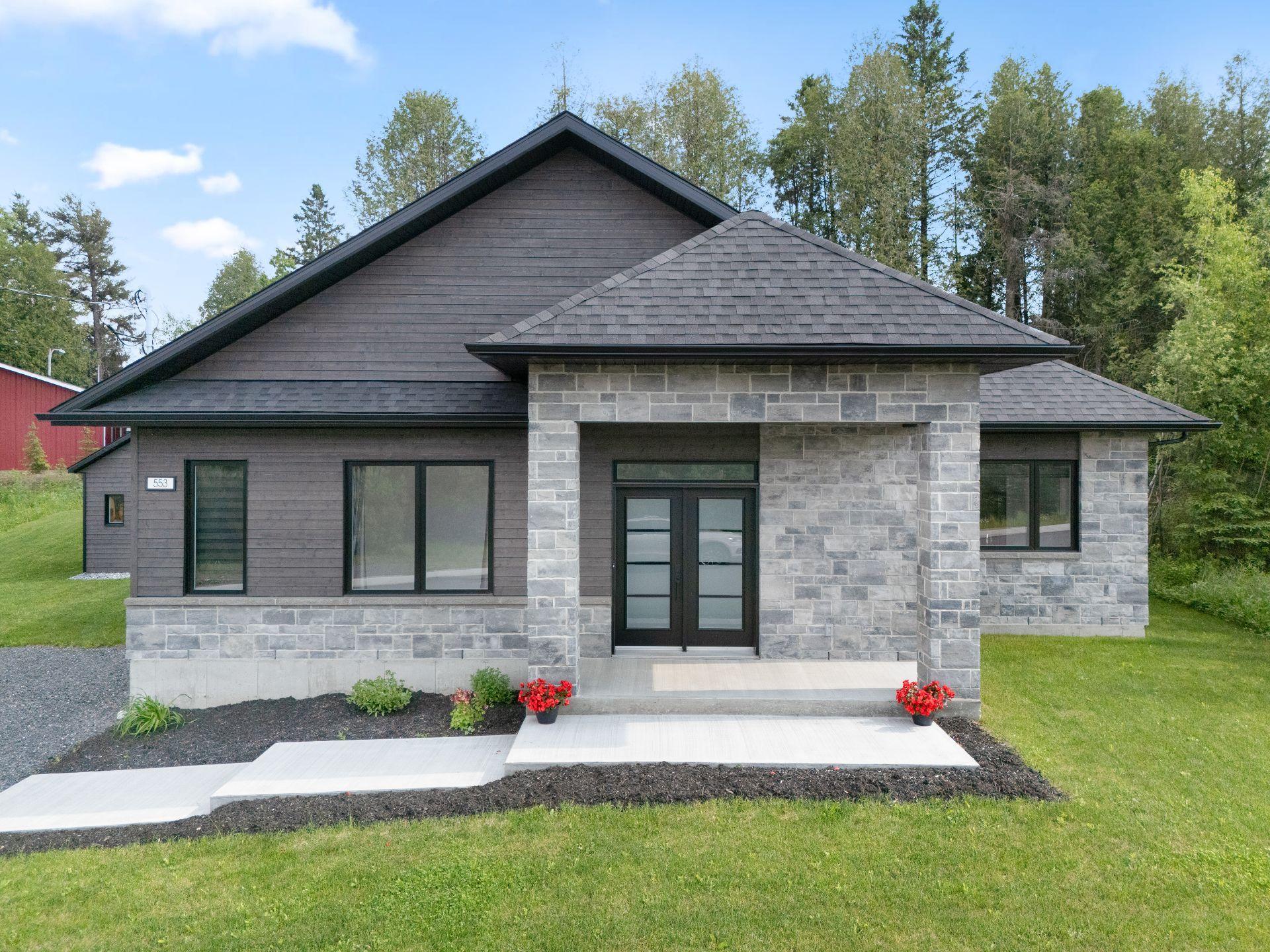 









553


Av. des Érables

,
Coaticook,




QC
J1A0C4

