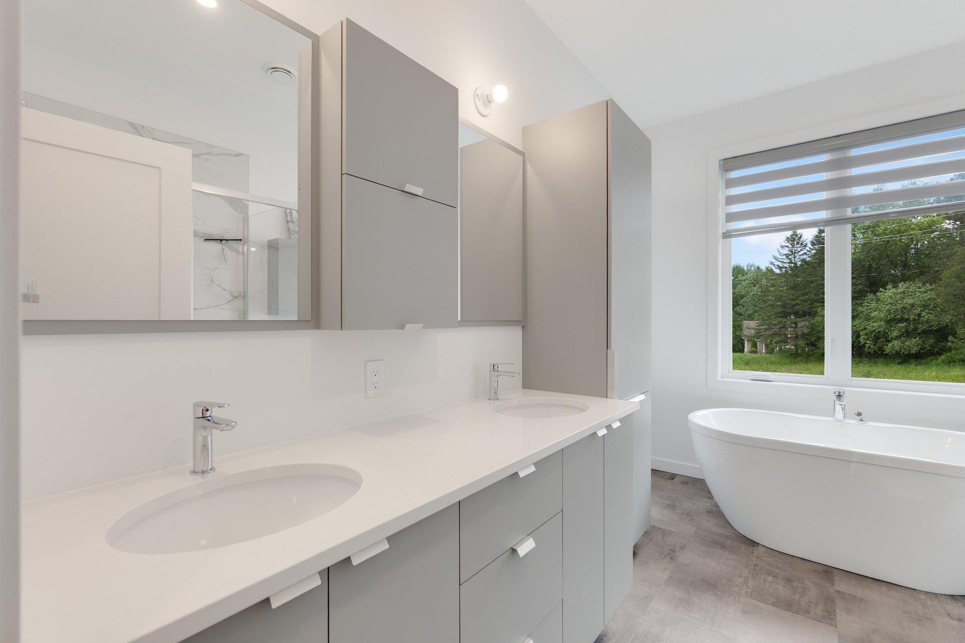 









553


Av. des Érables

,
Coaticook,




QC
J1A0C4

