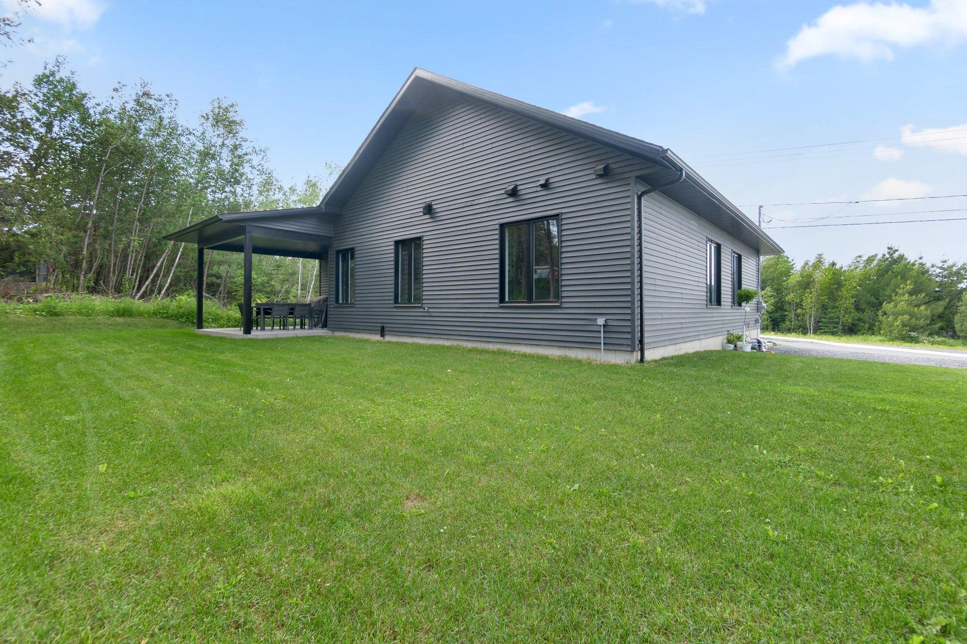 









553


Av. des Érables

,
Coaticook,




QC
J1A0C4

