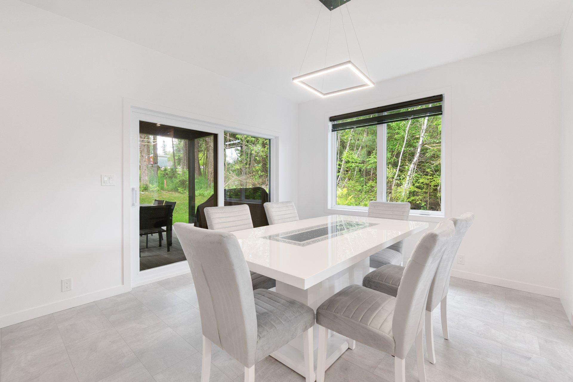 









553


Av. des Érables

,
Coaticook,




QC
J1A0C4

