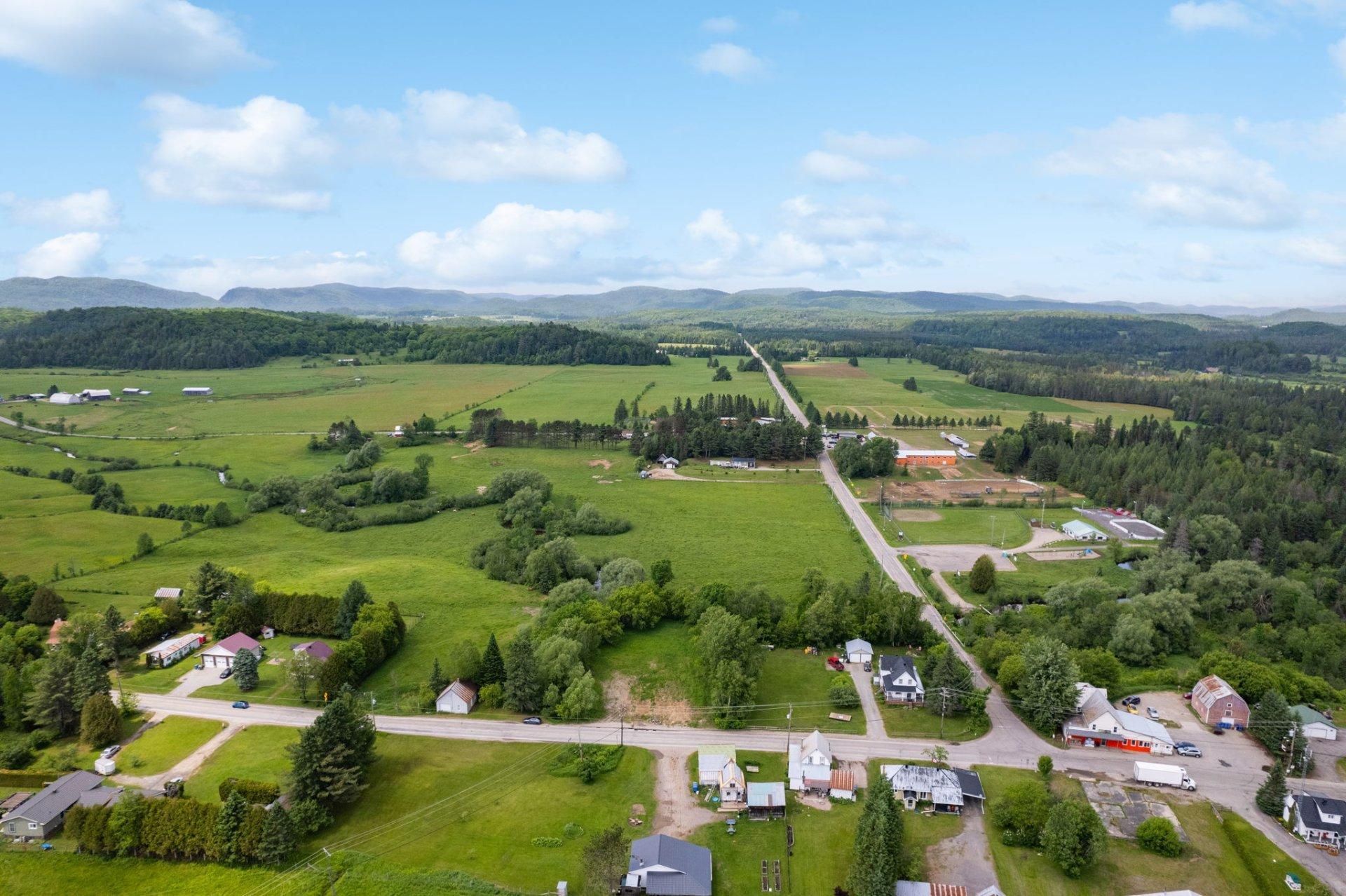 









2671


Route Principale

,
Val-des-Monts,







QC
J8N3A6

