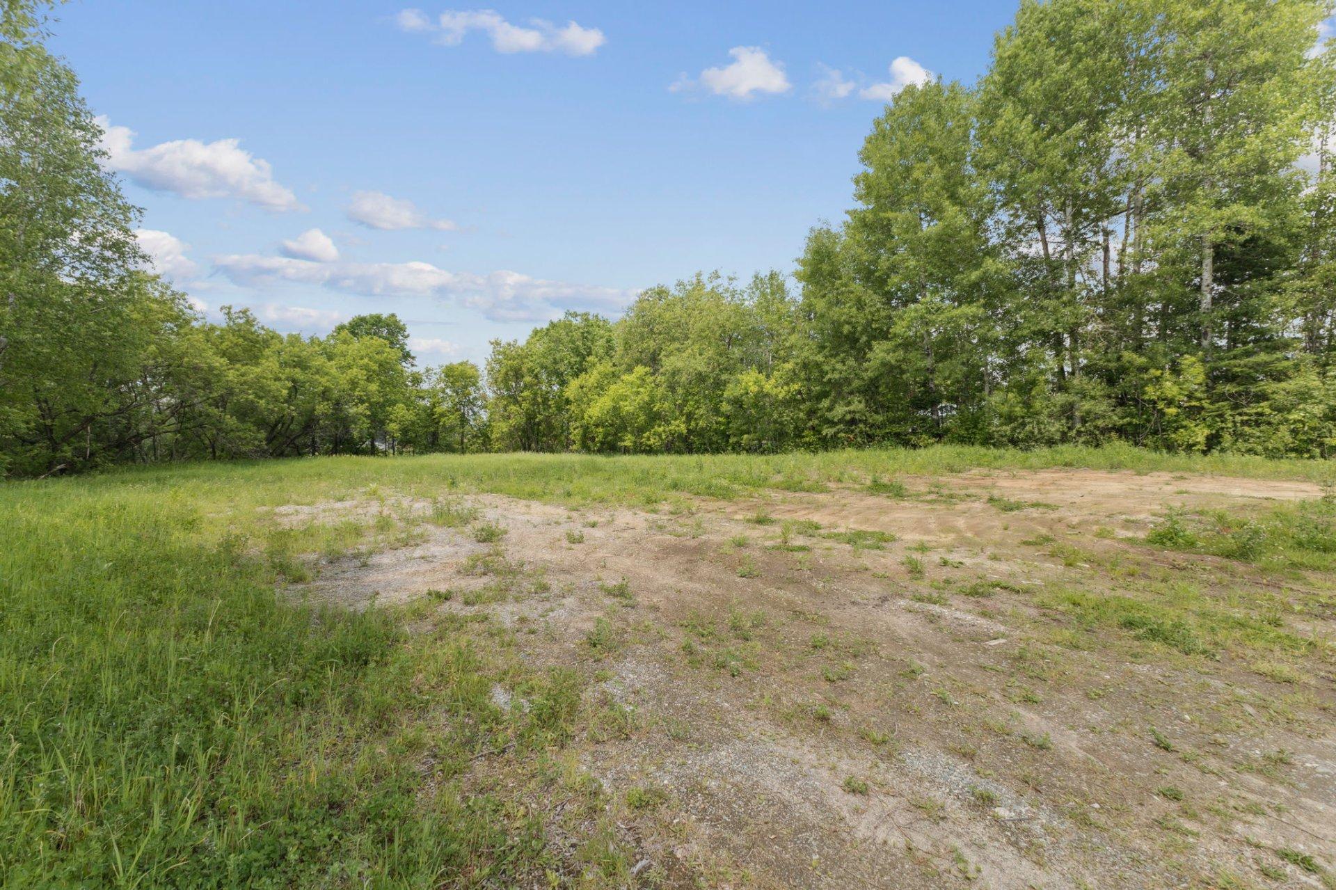









2671


Route Principale

,
Val-des-Monts,







QC
J8N3A6

