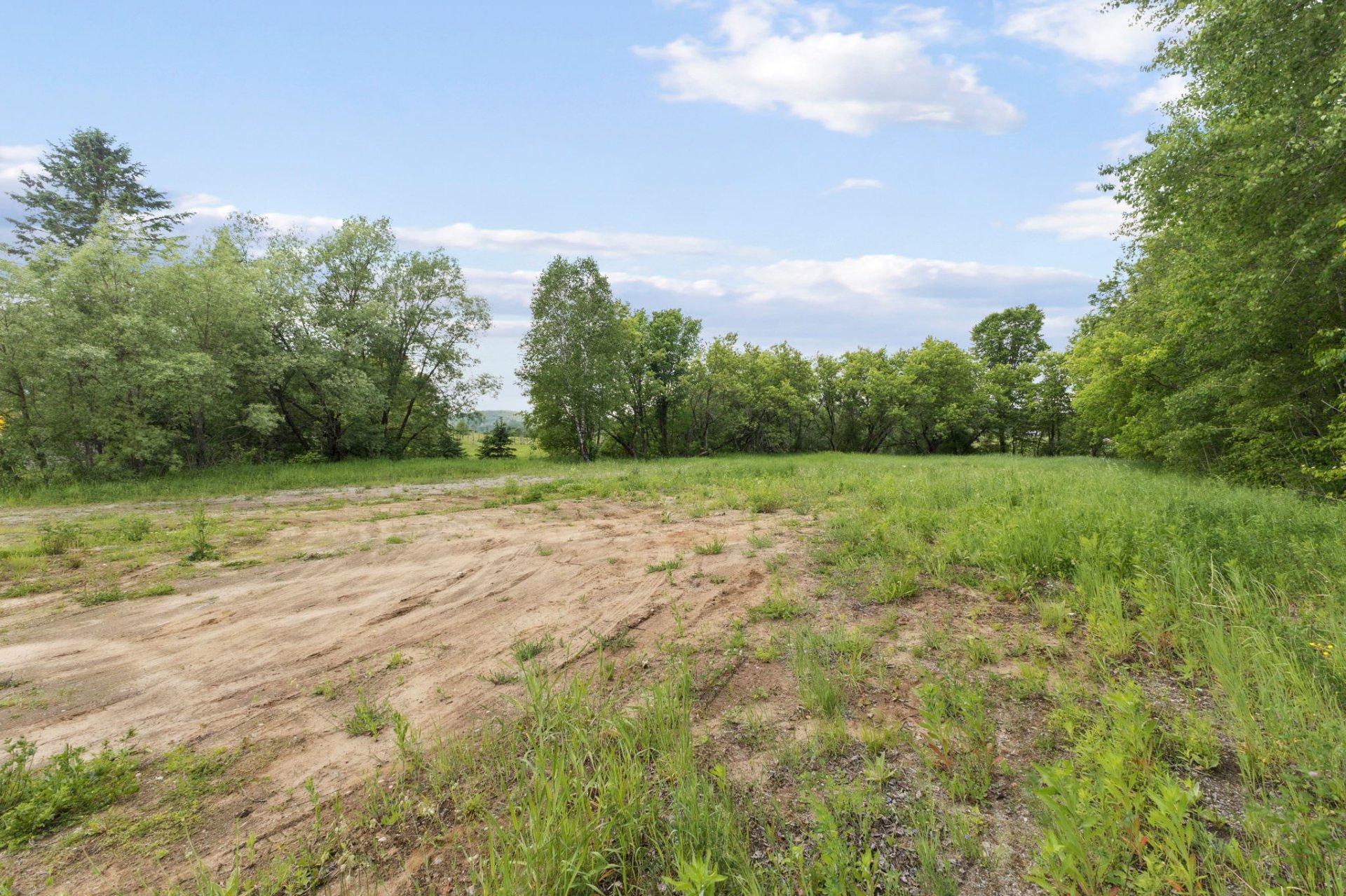 









2671


Route Principale

,
Val-des-Monts,







QC
J8N3A6

