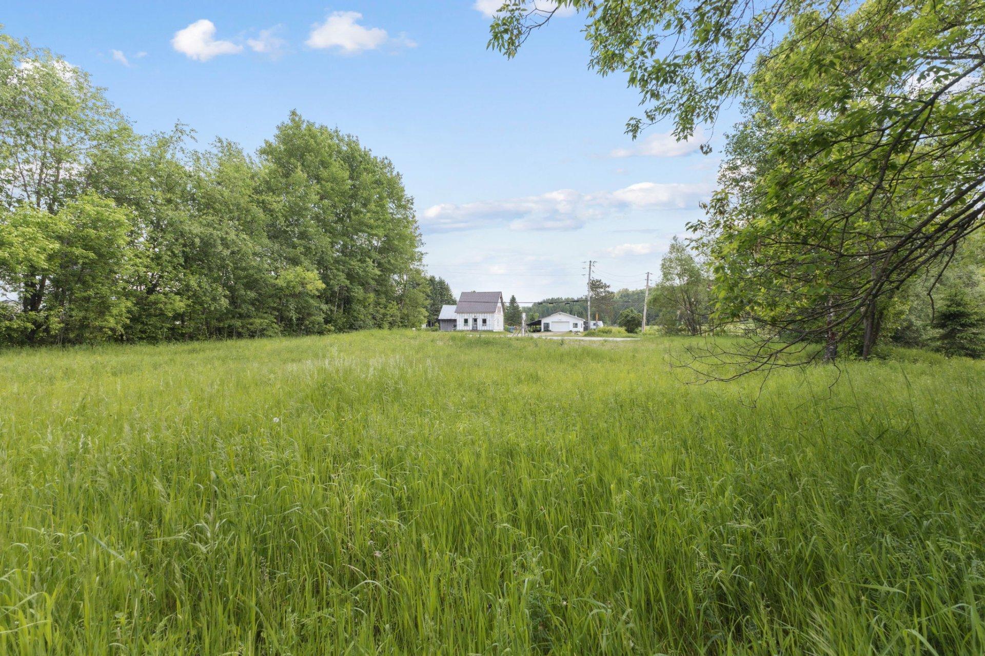 









2671


Route Principale

,
Val-des-Monts,







QC
J8N3A6

