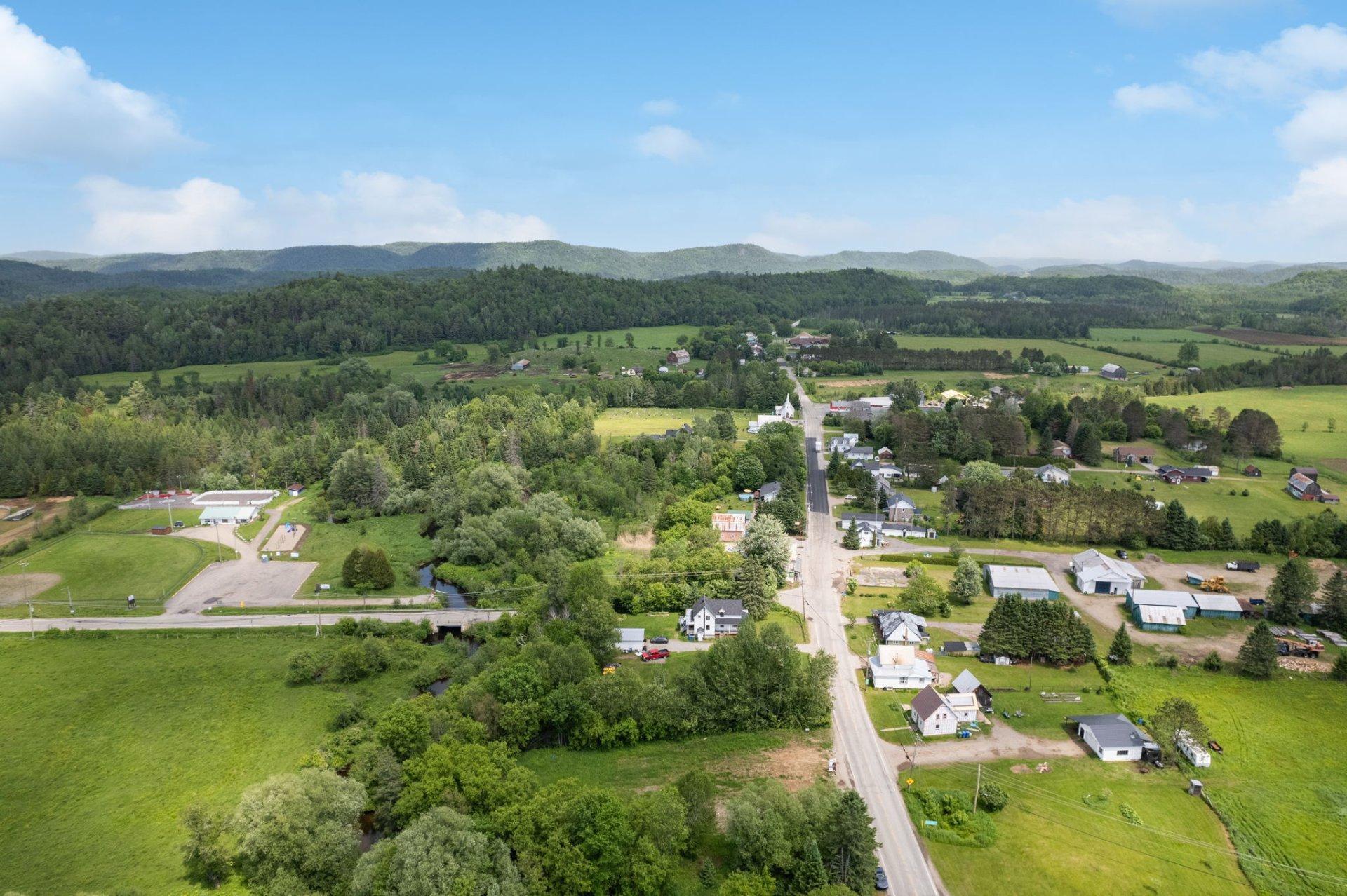 









2671


Route Principale

,
Val-des-Monts,







QC
J8N3A6

