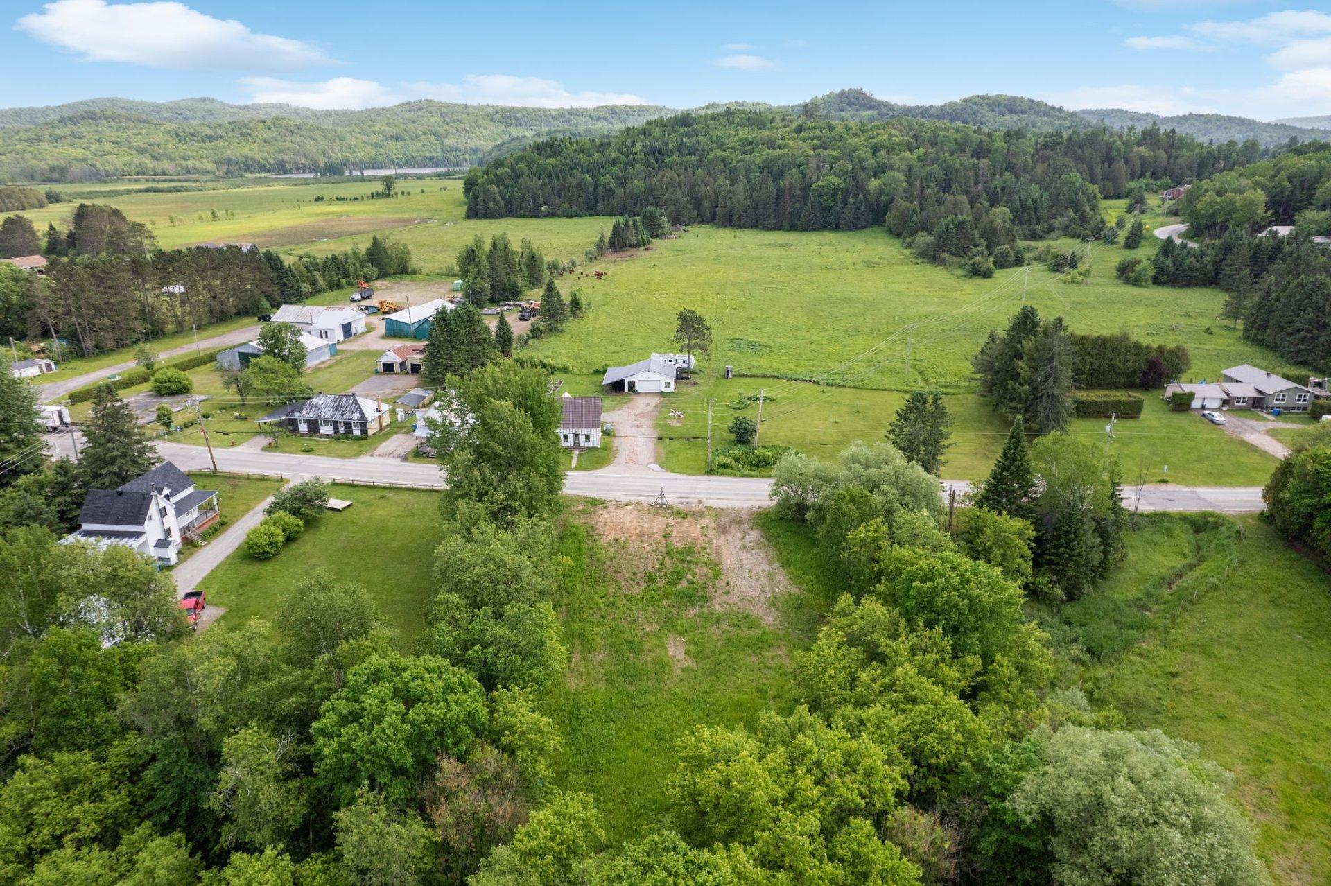









2671


Route Principale

,
Val-des-Monts,







QC
J8N3A6

