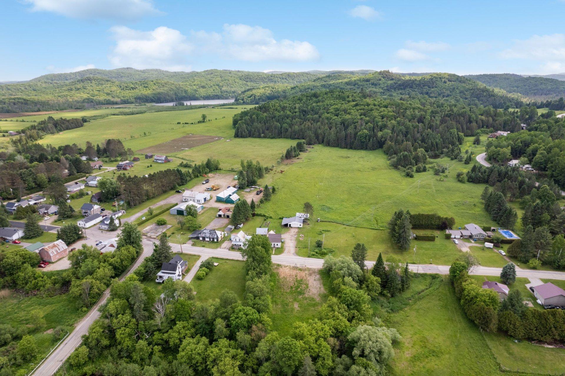 









2671


Route Principale

,
Val-des-Monts,







QC
J8N3A6


