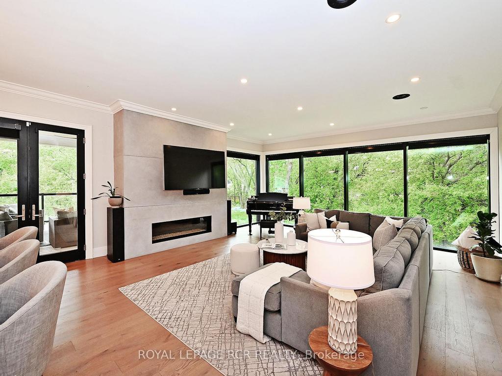









197


Sherwood

Place,
Newmarket,




ON
L3Y 8E5

