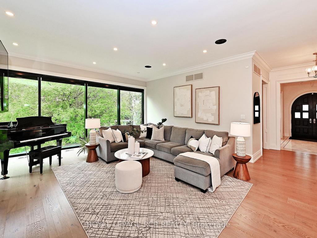 









197


Sherwood

Place,
Newmarket,




ON
L3Y 8E5

