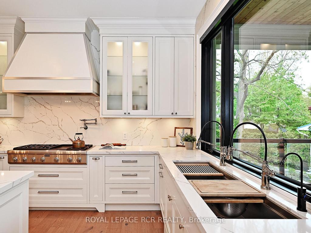 









197


Sherwood

Place,
Newmarket,




ON
L3Y 8E5


