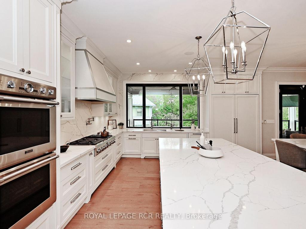 









197


Sherwood

Place,
Newmarket,




ON
L3Y 8E5

