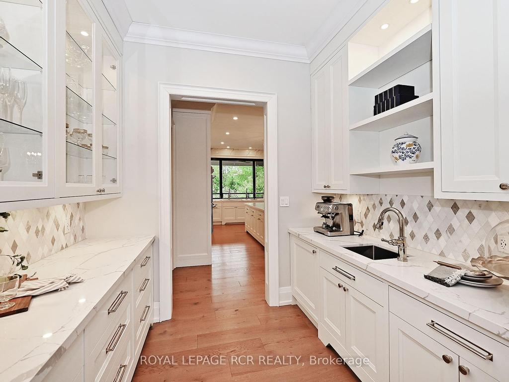 









197


Sherwood

Place,
Newmarket,




ON
L3Y 8E5

