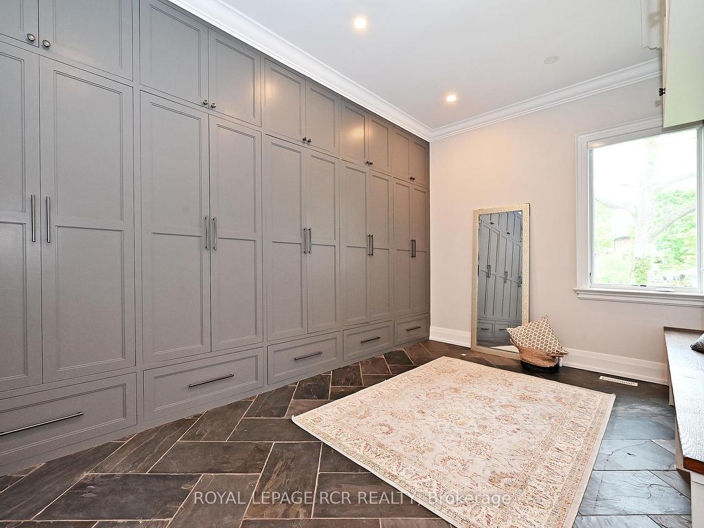 









197


Sherwood

Place,
Newmarket,




ON
L3Y 8E5

