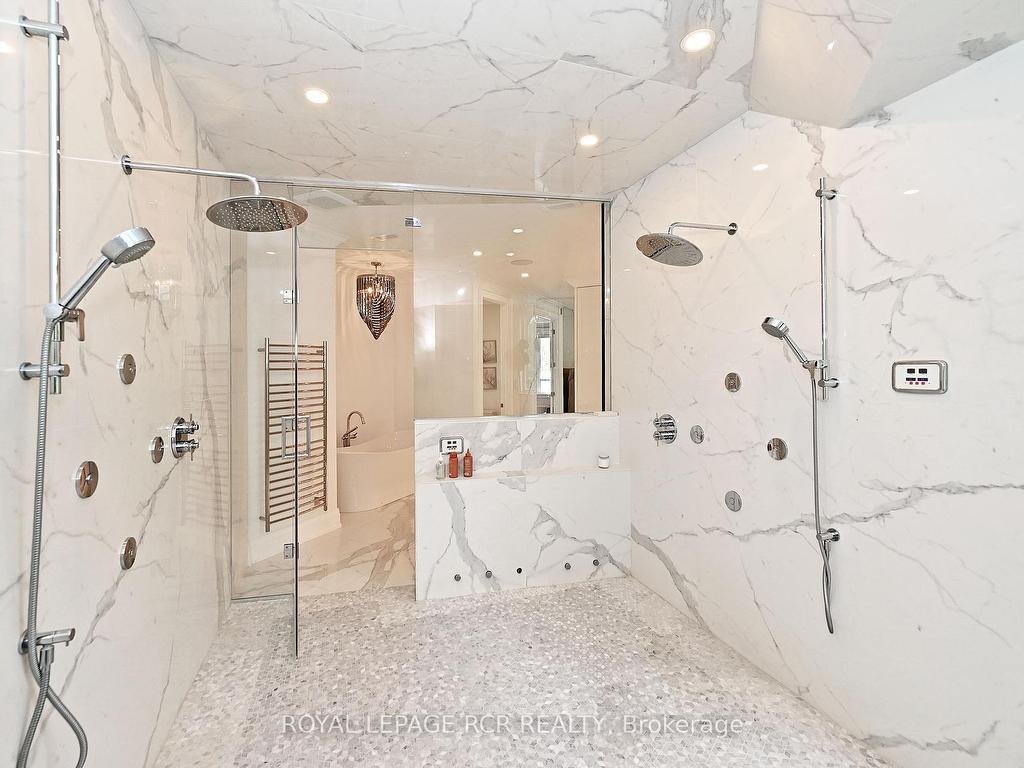 









197


Sherwood

Place,
Newmarket,




ON
L3Y 8E5

