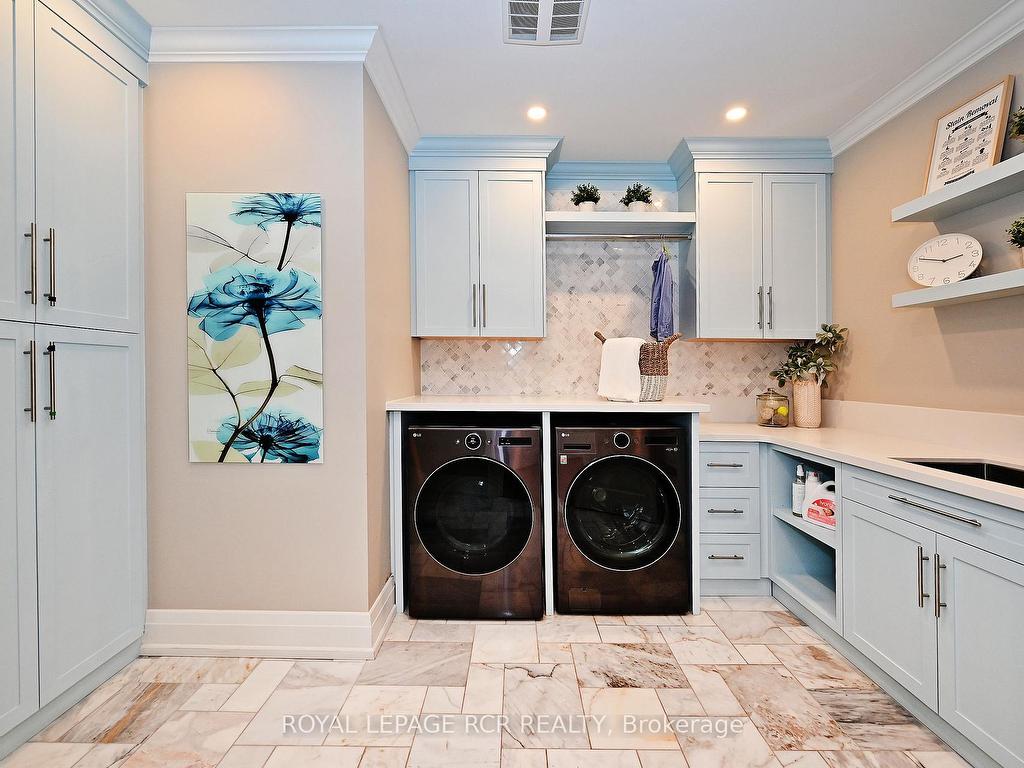 









197


Sherwood

Place,
Newmarket,




ON
L3Y 8E5

