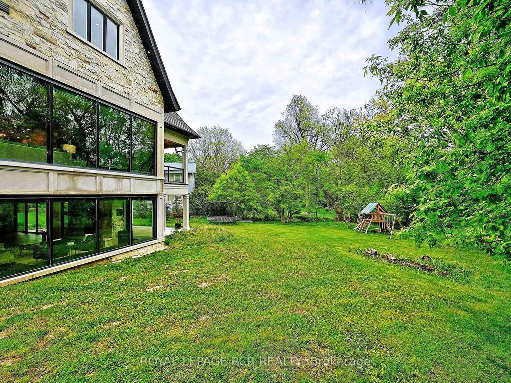 









197


Sherwood

Place,
Newmarket,




ON
L3Y 8E5

