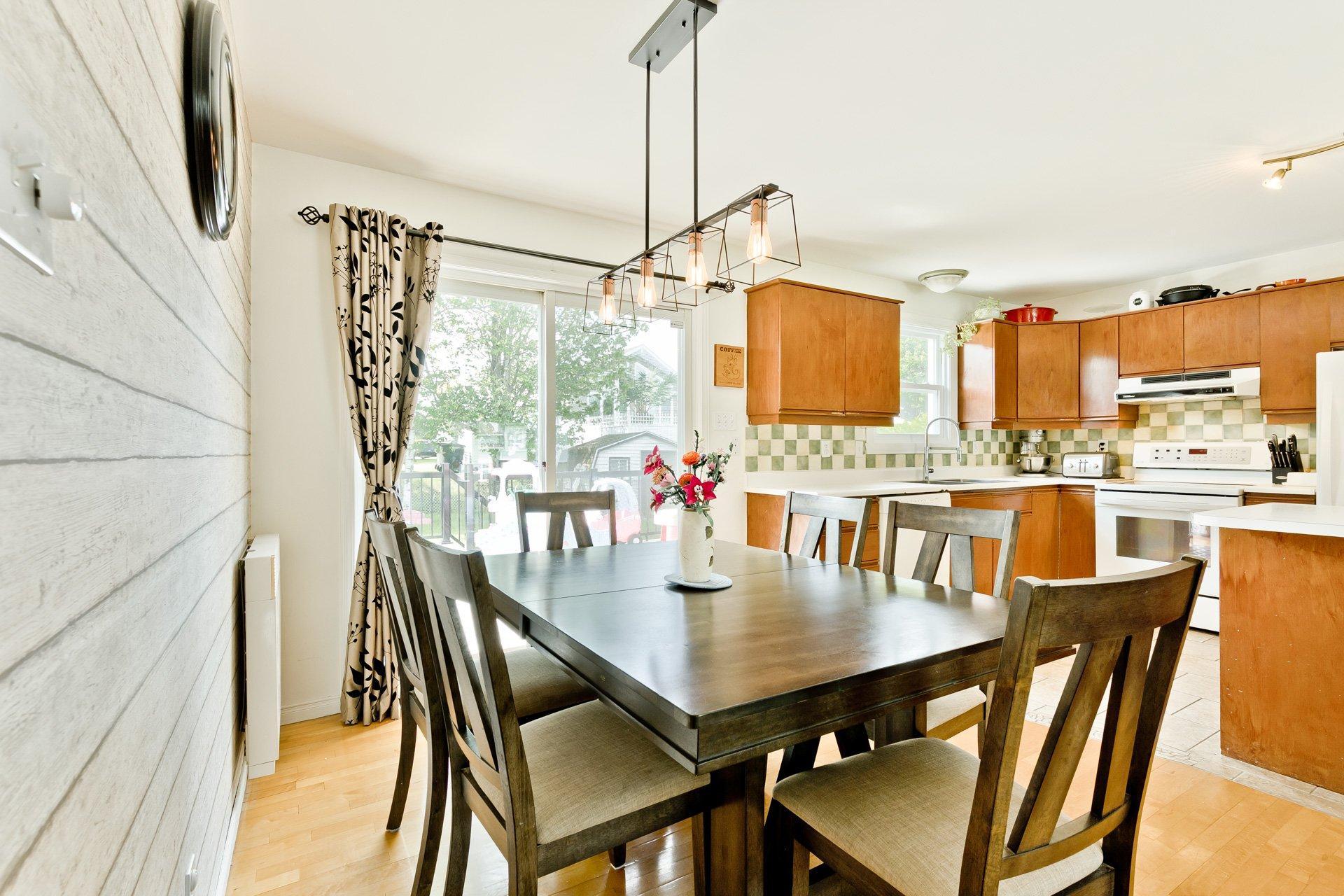 









1185


Rue des Tourterelles

,
Sherbrooke (Brompton/Rock Forest/Saint-Élie/Deauville),




QC
J1R0M5

