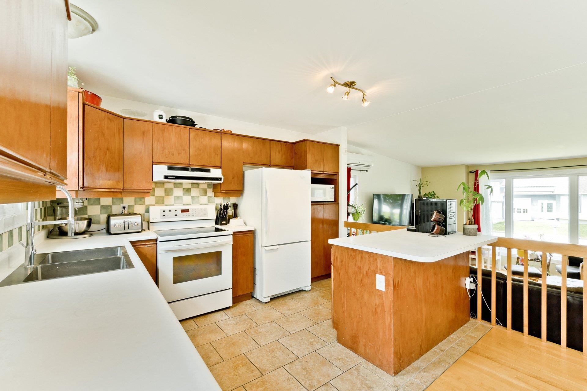 









1185


Rue des Tourterelles

,
Sherbrooke (Brompton/Rock Forest/Saint-Élie/Deauville),




QC
J1R0M5

