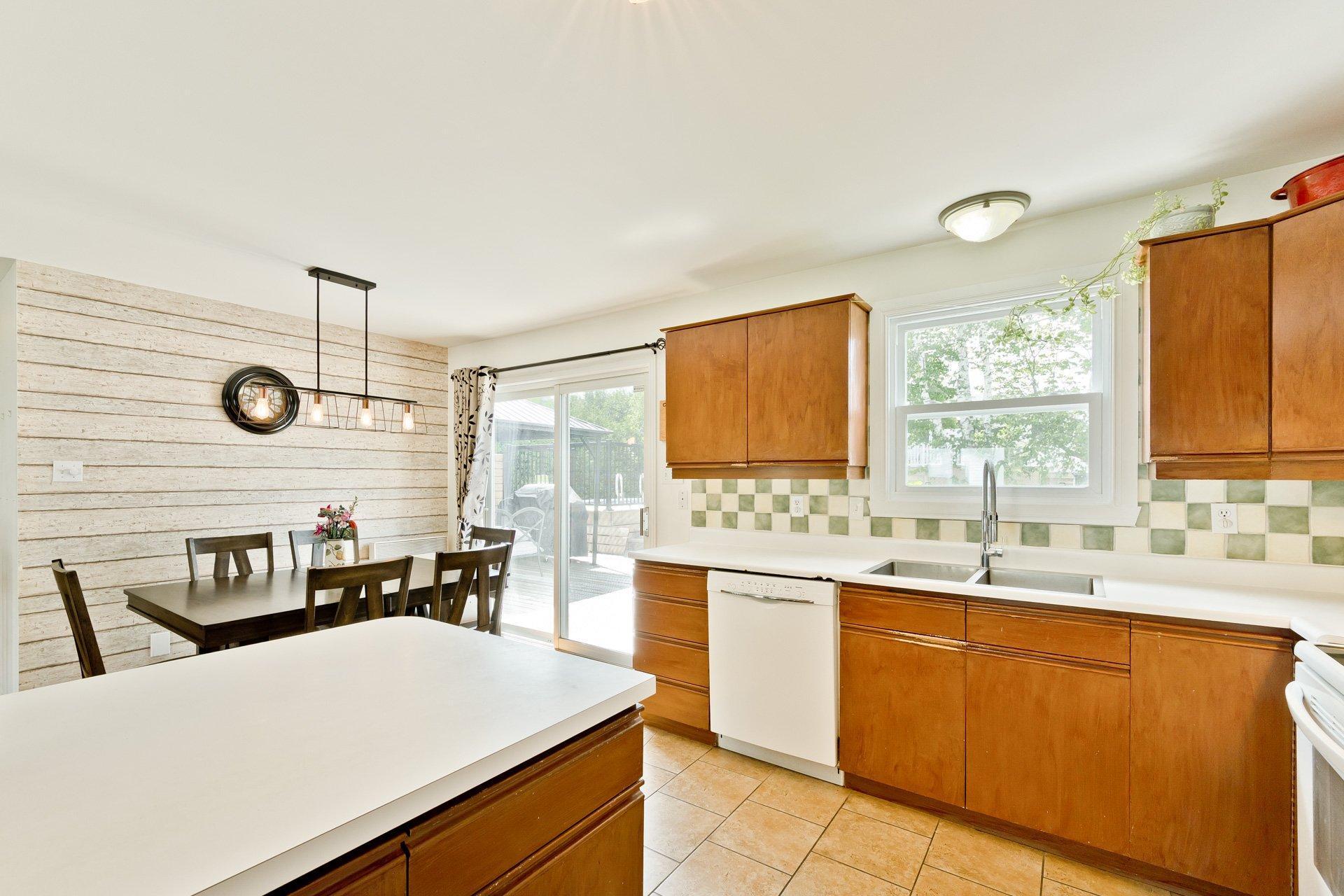









1185


Rue des Tourterelles

,
Sherbrooke (Brompton/Rock Forest/Saint-Élie/Deauville),




QC
J1R0M5


