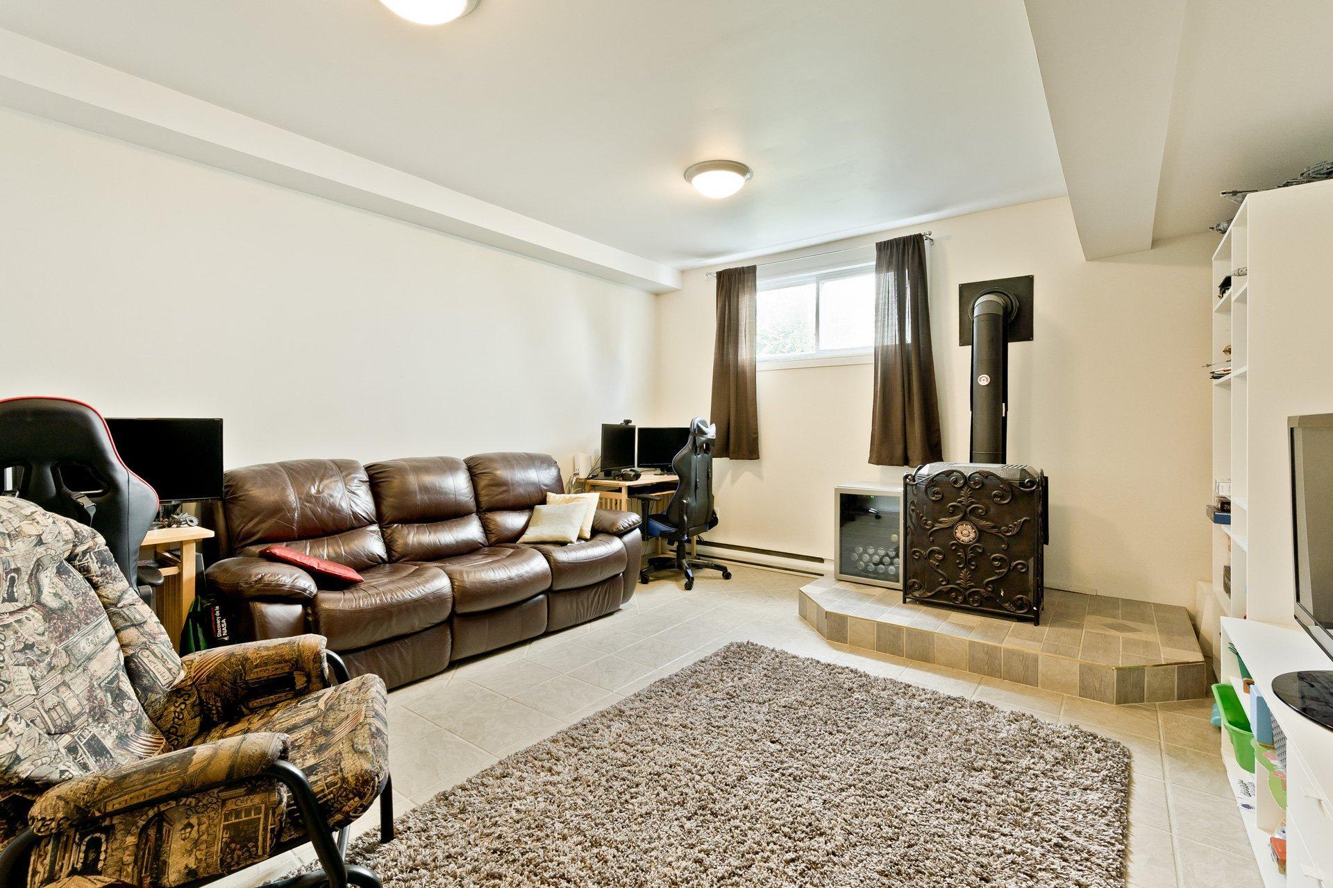 









1185


Rue des Tourterelles

,
Sherbrooke (Brompton/Rock Forest/Saint-Élie/Deauville),




QC
J1R0M5


