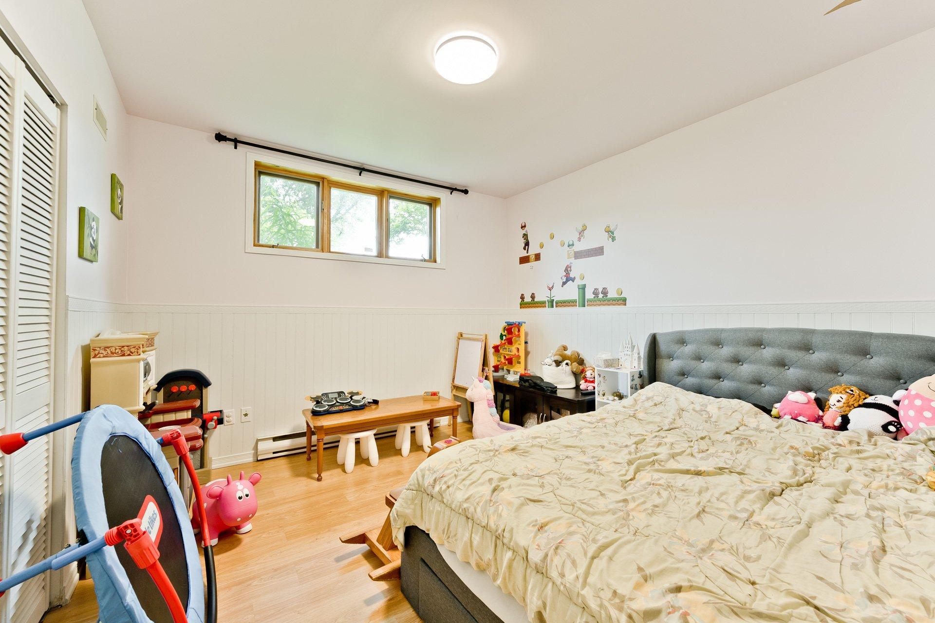 









1185


Rue des Tourterelles

,
Sherbrooke (Brompton/Rock Forest/Saint-Élie/Deauville),




QC
J1R0M5

