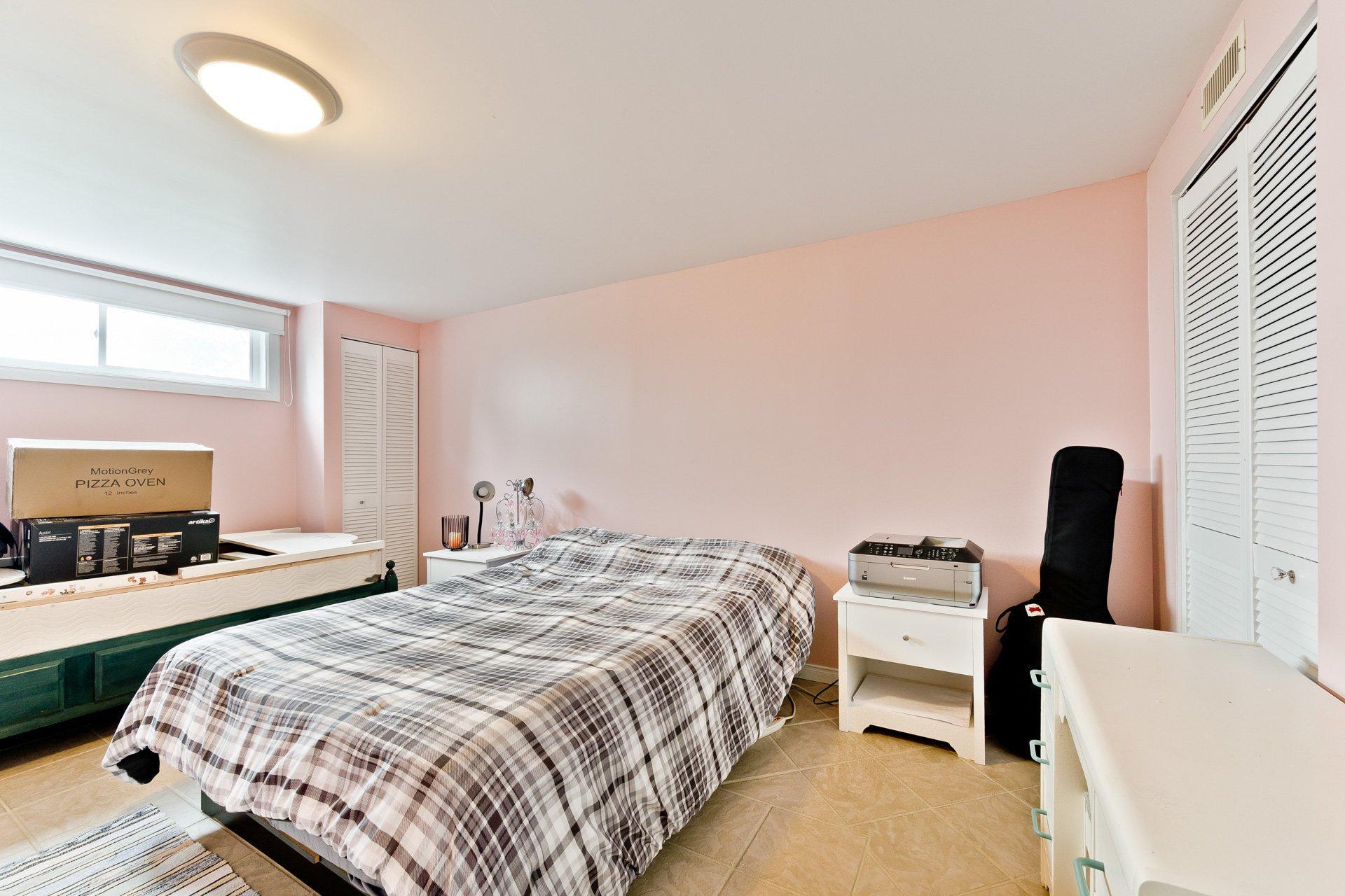 









1185


Rue des Tourterelles

,
Sherbrooke (Brompton/Rock Forest/Saint-Élie/Deauville),




QC
J1R0M5

