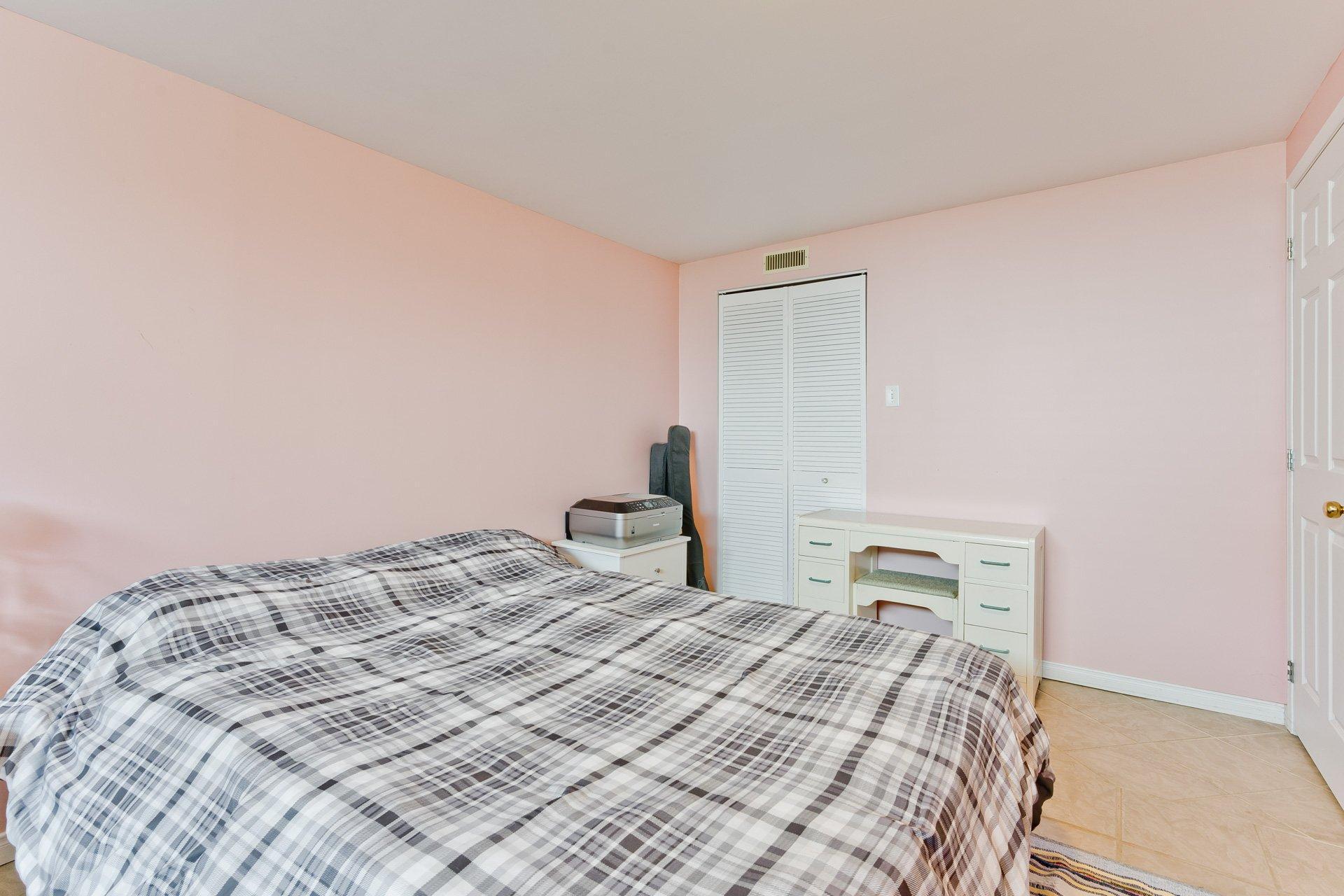 









1185


Rue des Tourterelles

,
Sherbrooke (Brompton/Rock Forest/Saint-Élie/Deauville),




QC
J1R0M5

