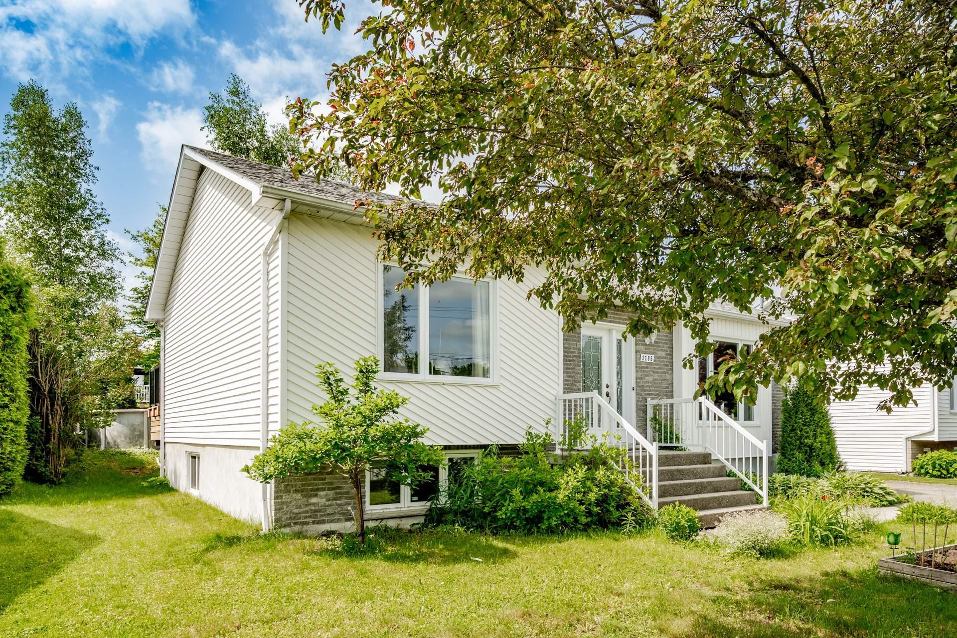 









1185


Rue des Tourterelles

,
Sherbrooke (Brompton/Rock Forest/Saint-Élie/Deauville),




QC
J1R0M5

