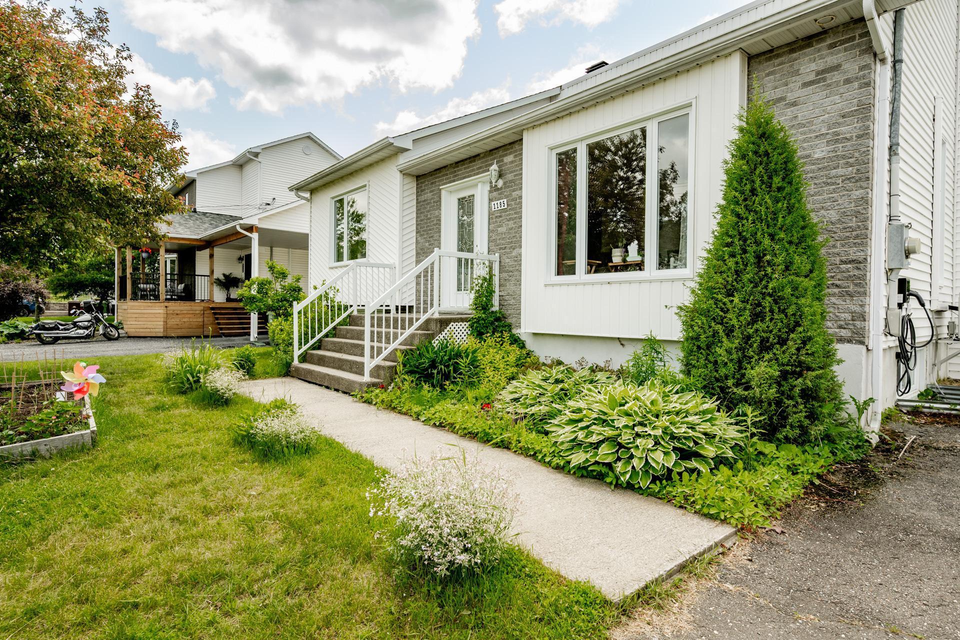 









1185


Rue des Tourterelles

,
Sherbrooke (Brompton/Rock Forest/Saint-Élie/Deauville),




QC
J1R0M5

