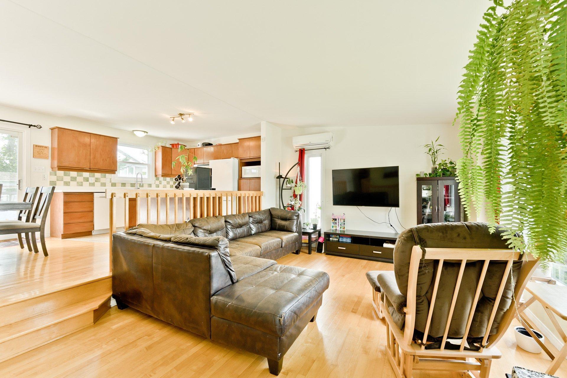 









1185


Rue des Tourterelles

,
Sherbrooke (Brompton/Rock Forest/Saint-Élie/Deauville),




QC
J1R0M5

