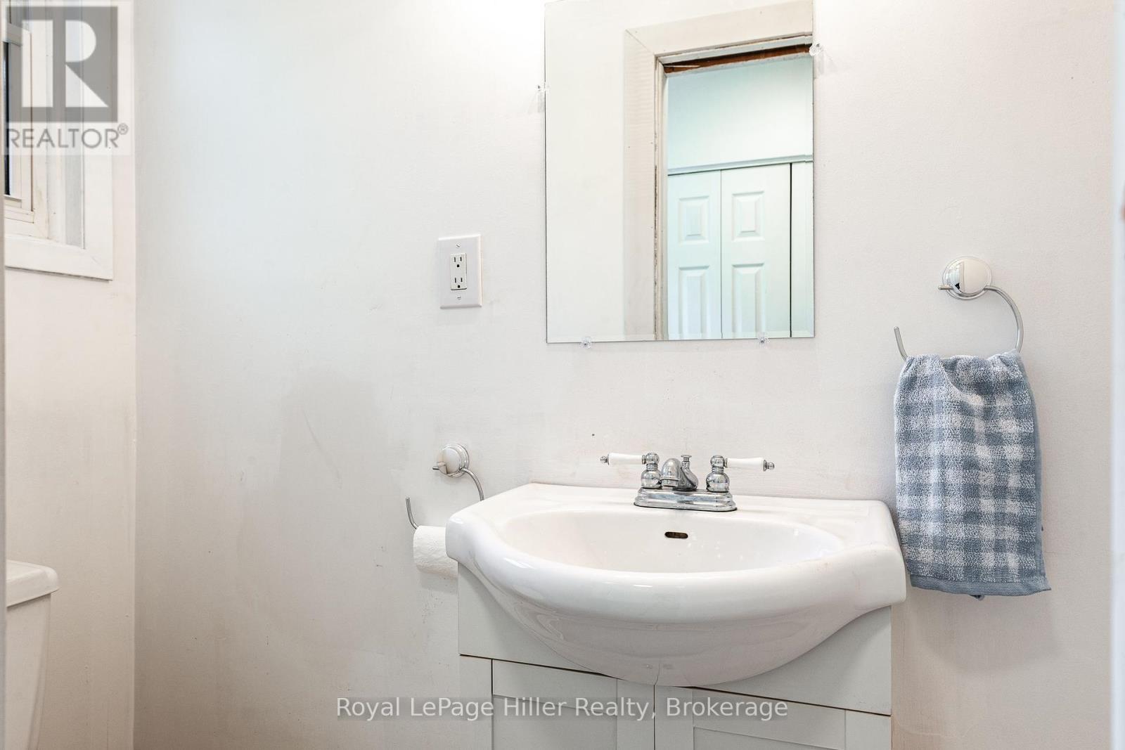 












335 BRITANNIA STREET

,
Stratford,




Ontario
N5A5Z9

