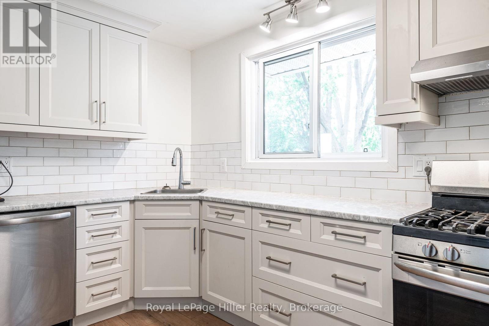 












335 BRITANNIA STREET

,
Stratford,




Ontario
N5A5Z9

