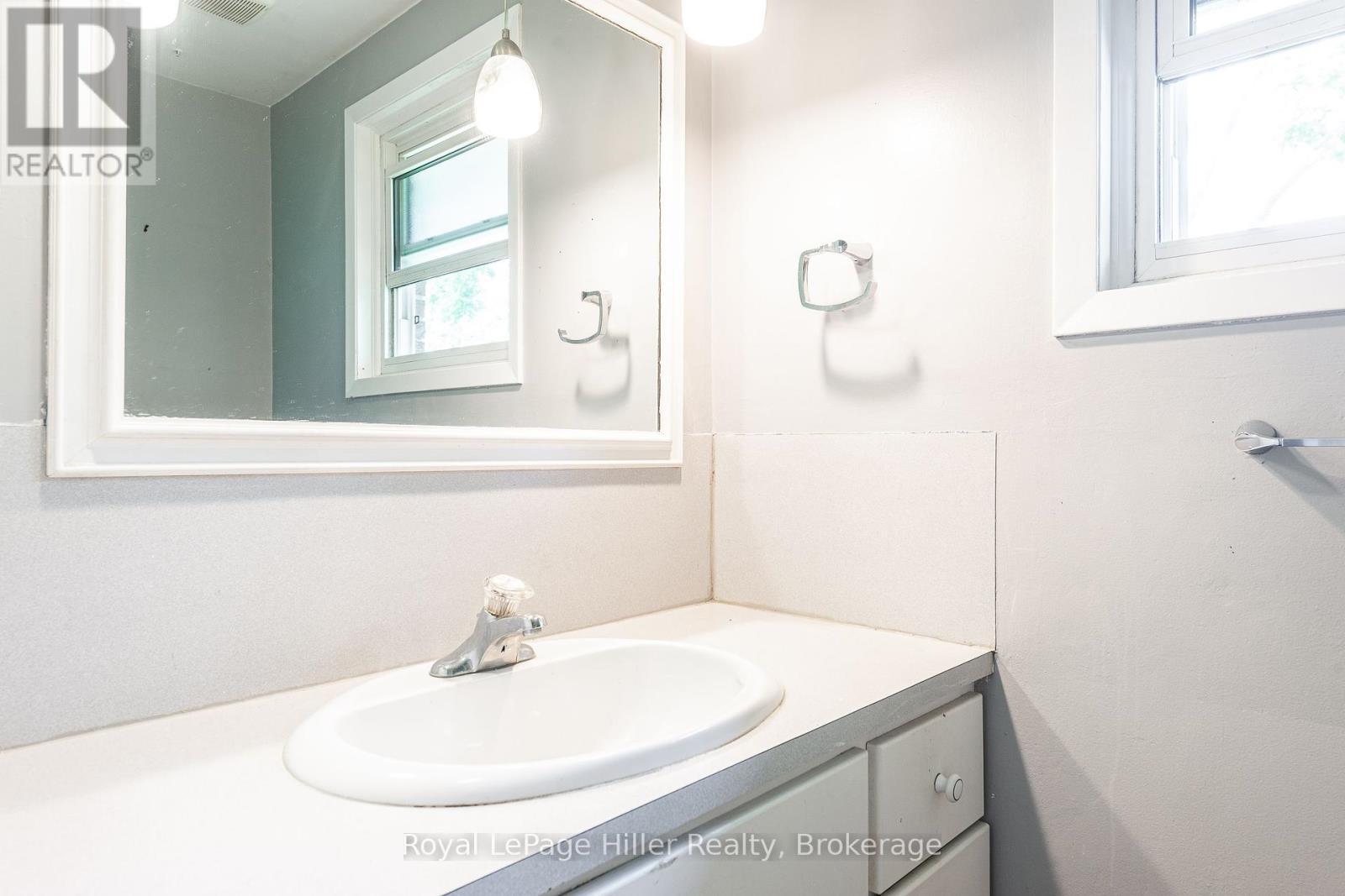












335 BRITANNIA STREET

,
Stratford,




Ontario
N5A5Z9


