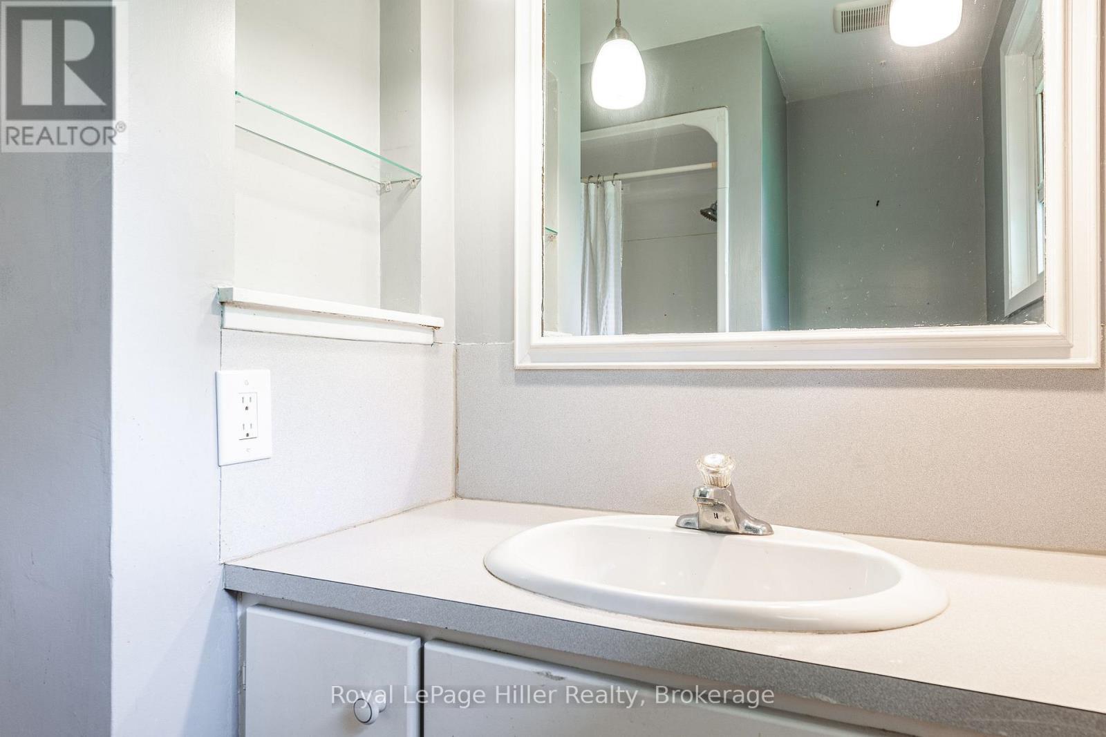 












335 BRITANNIA STREET

,
Stratford,




Ontario
N5A5Z9

