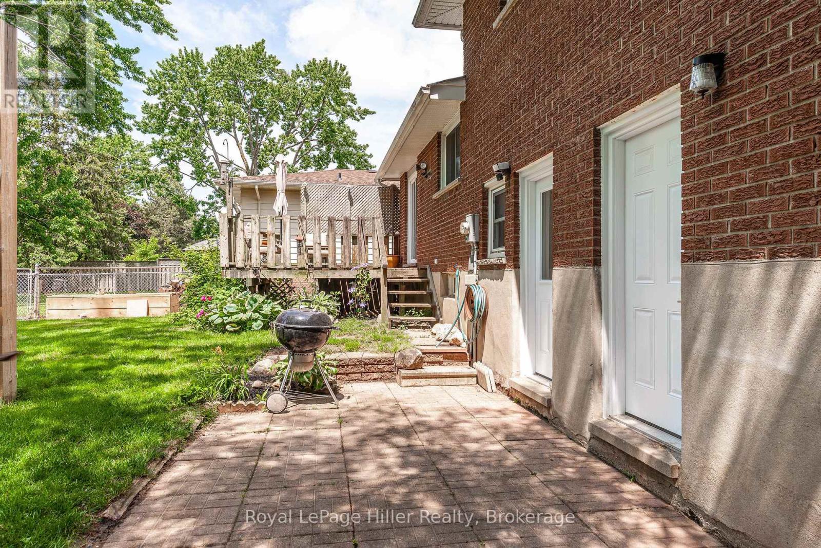 












335 BRITANNIA STREET

,
Stratford,




Ontario
N5A5Z9

