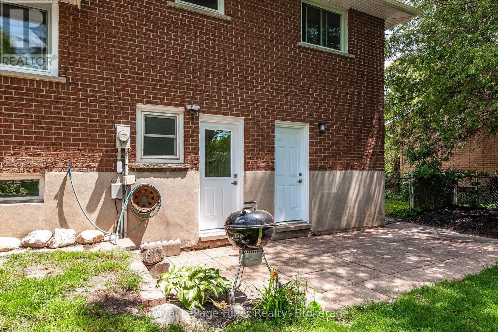 












335 BRITANNIA STREET

,
Stratford,




Ontario
N5A5Z9

