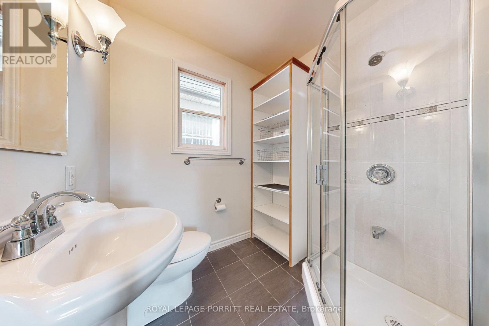 












25 ASH CRESCENT

,
Toronto,




Ontario
M8W1E4

