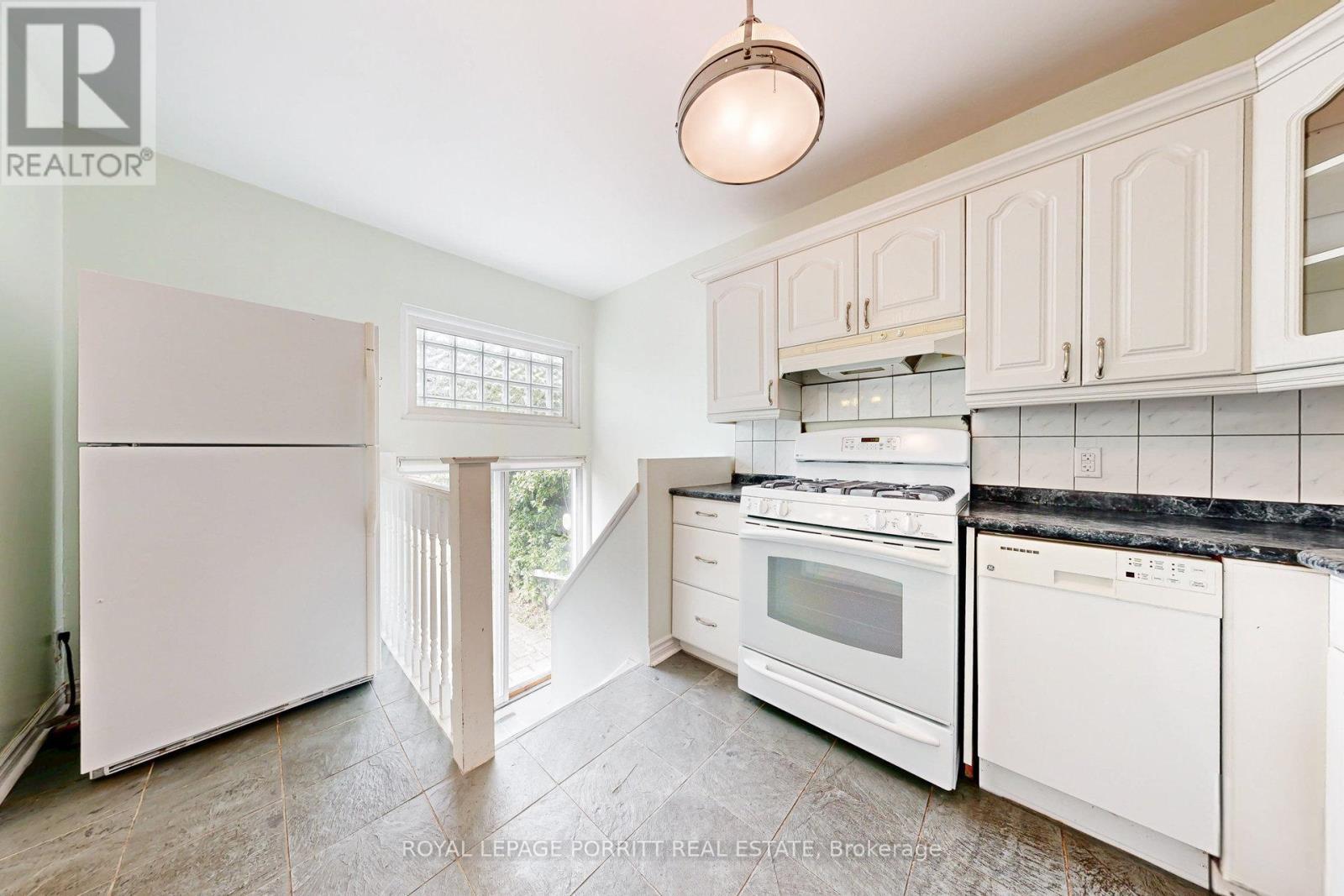 












25 ASH CRESCENT

,
Toronto,




Ontario
M8W1E4

